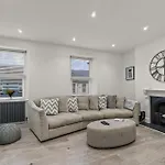 The Grenville - Stunning Spacious Central Plymouth Apartment - Sleeps 4