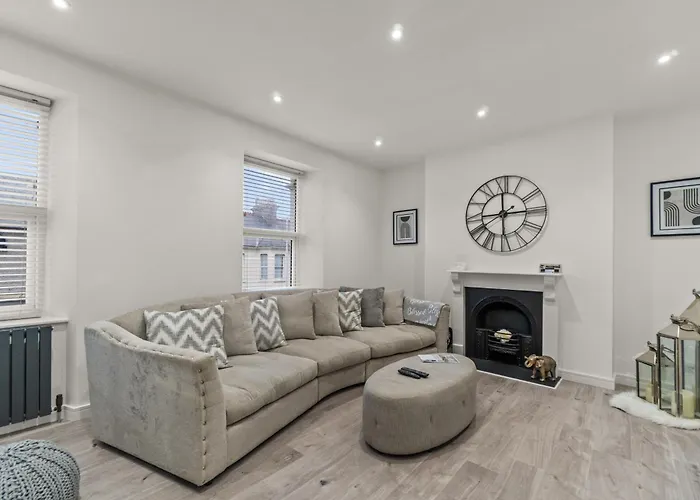 The Grenville - Stunning Spacious Central Plymouth Apartment - Sleeps 4