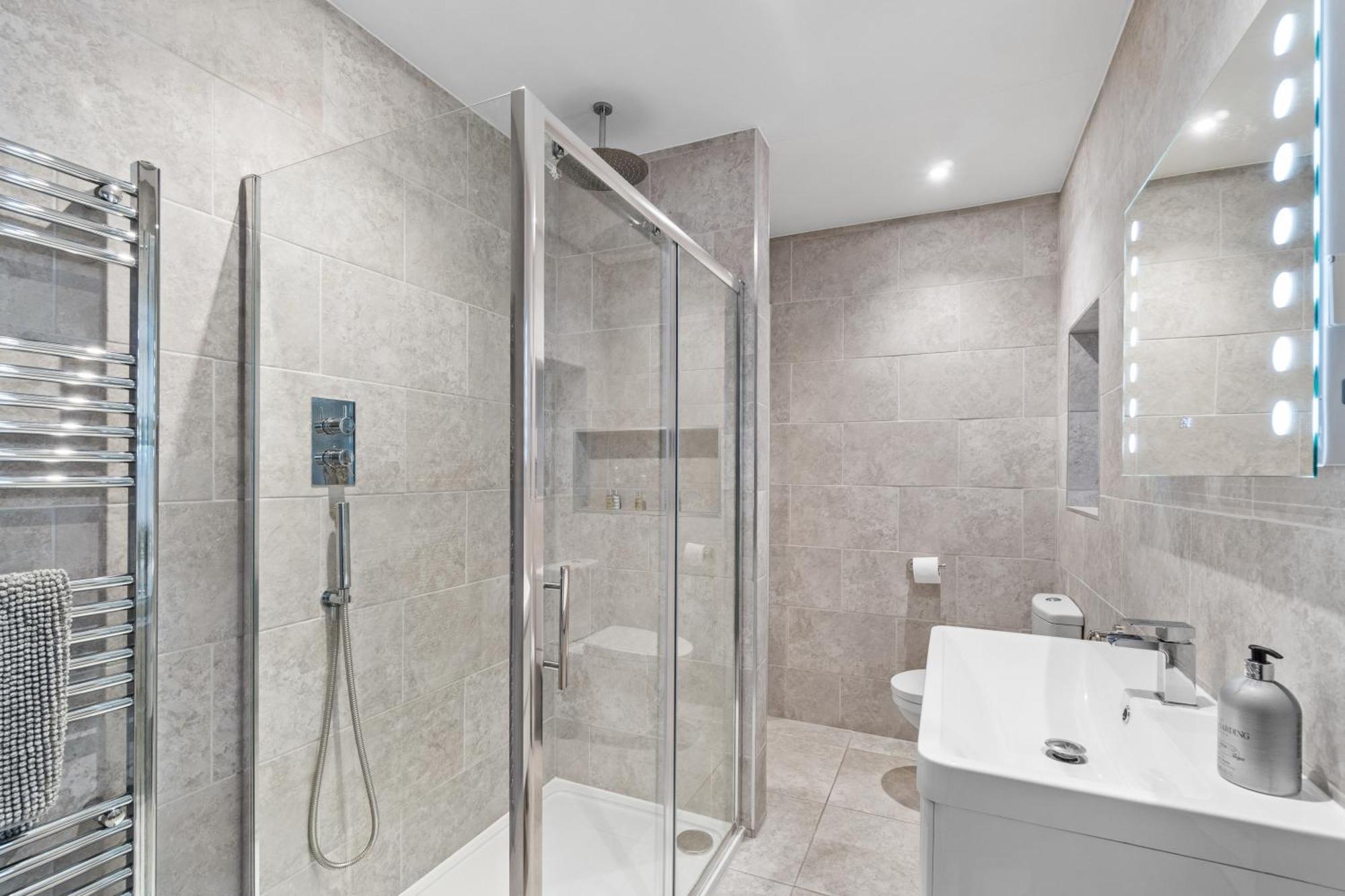The Grenville - Stunning Spacious - Sleeps 4 * Plymouth