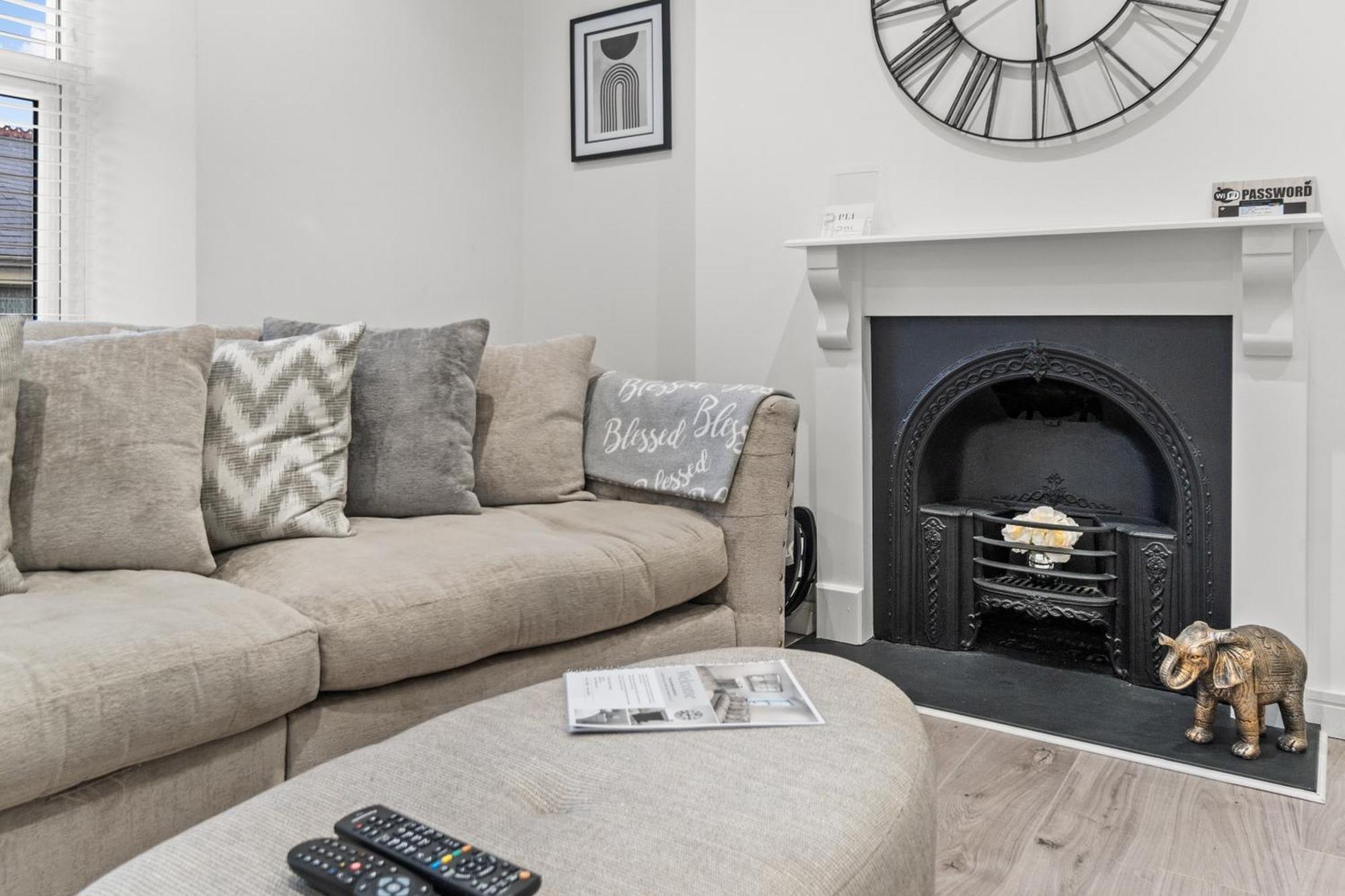 Apartment The Grenville - Stunning Spacious - Sleeps 4 Plymouth
