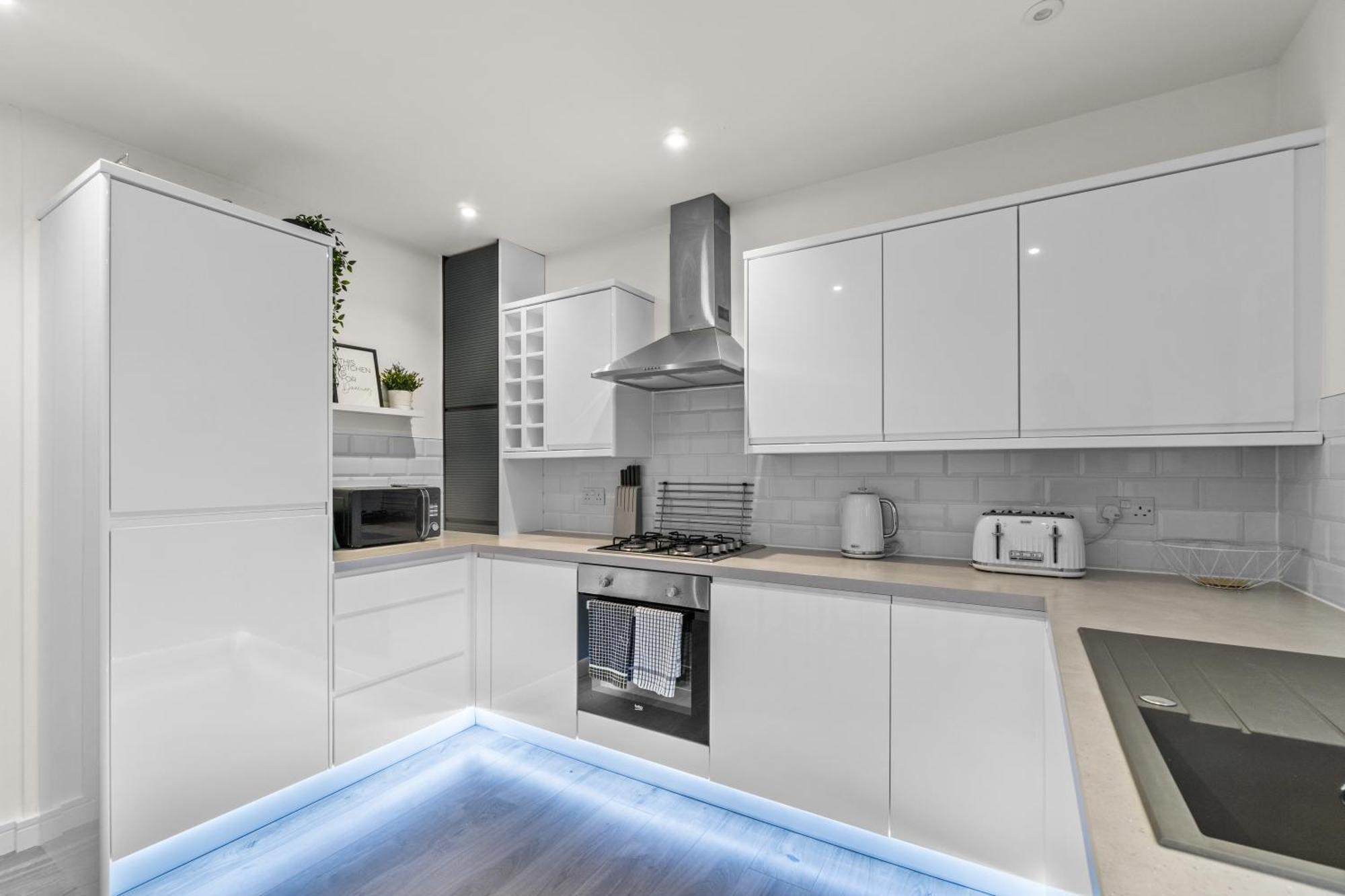 The Grenville - Stunning Spacious - Sleeps 4 Apartment