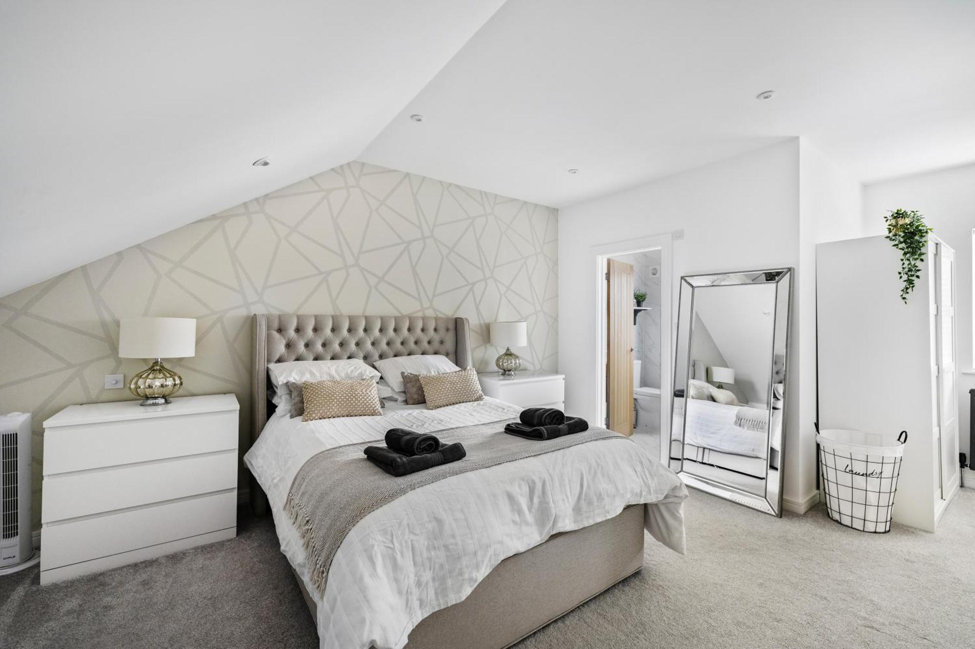 The Grenville - Stunning Spacious - Sleeps 4 Apartment *