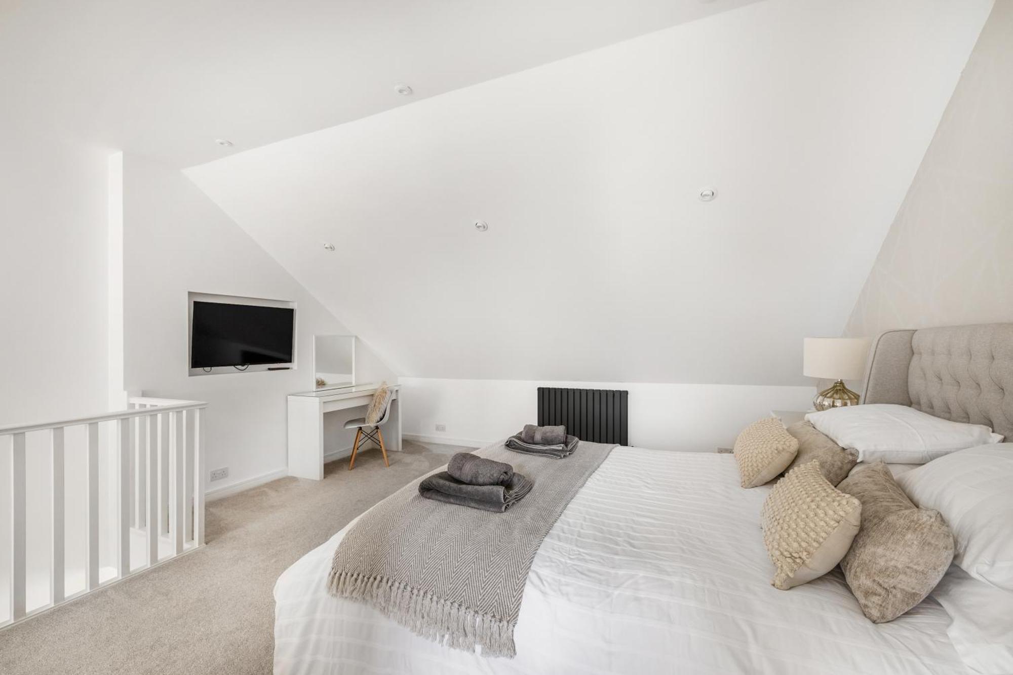 The Grenville - Stunning Spacious - Sleeps 4 Apartment Plymouth